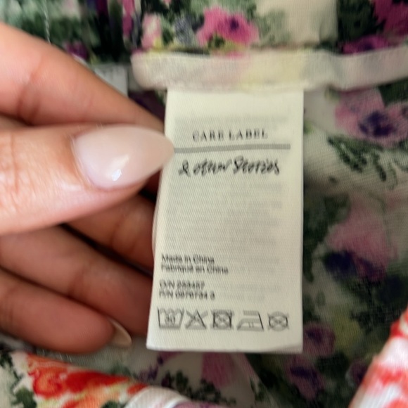 & Other Stories Floral Women's Shorts - Picture 3 of 9